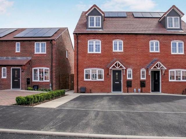 Nero Avenue, Nuneaton 4 bed semi detached house to rent £1,700 pcm £392 pw