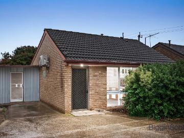 Melton South, Victoria - Equipped kitchen