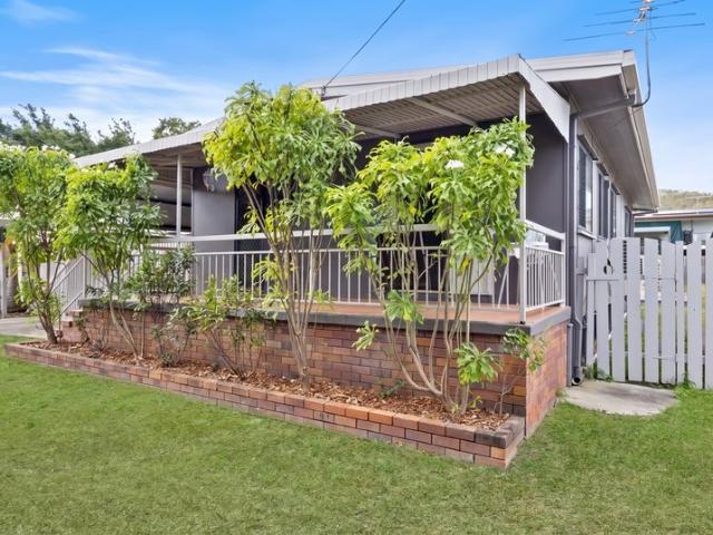 Nest or Invest in this Norman Gardens beauty with pool