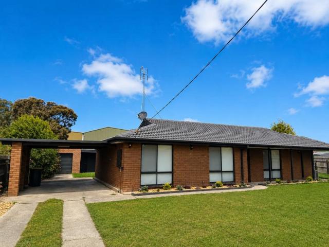 Nestled away in a court location, this fully renovated brick home is sure to impress!