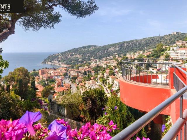 Nestled in an exceptional location, just a short walk from t. 107m² Villefranche Sur Mer