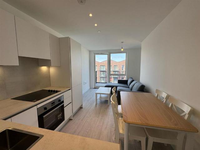 Nestles Avenue, Hayes UB3 1 bed apartment to rent £1,550 pcm £358 pw