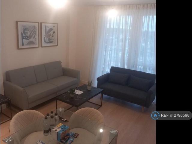 Nestles Avenue, Hayes, UB3 2 bed flat to rent £2,250 pcm £519 pw