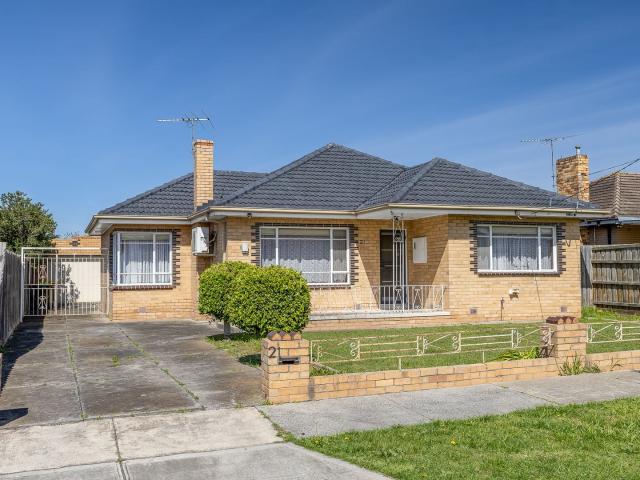 NESTLES CENTRALLY IN THOMASTOWN!