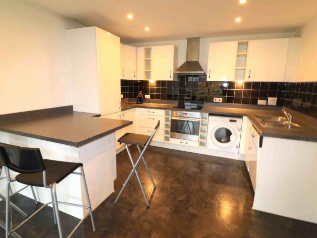 Nesbitt House, Bromley 2 bed flat to rent £1,750 pcm £404 pw