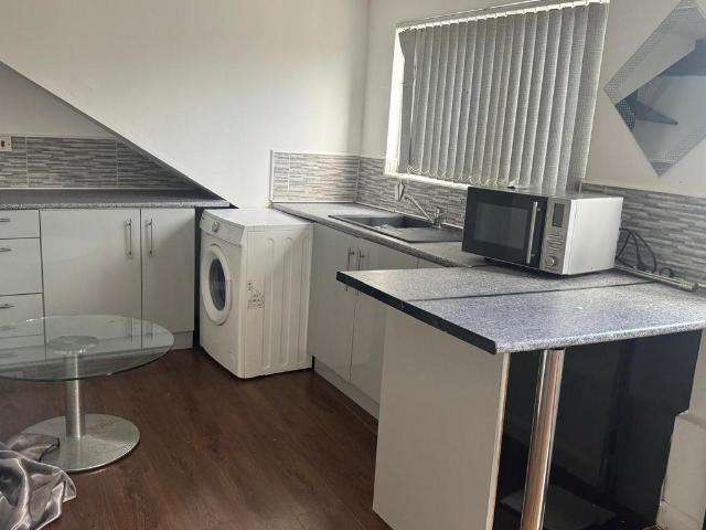 Nesfield Street, Bradford City Centre. 2 bed apartment to rent £650 pcm £150 pw