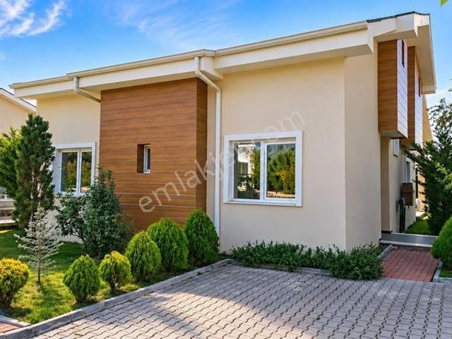 Nesibe Aydın Yanı Gölpark Sitesi Kiralık Büyük Bahçeli Villa