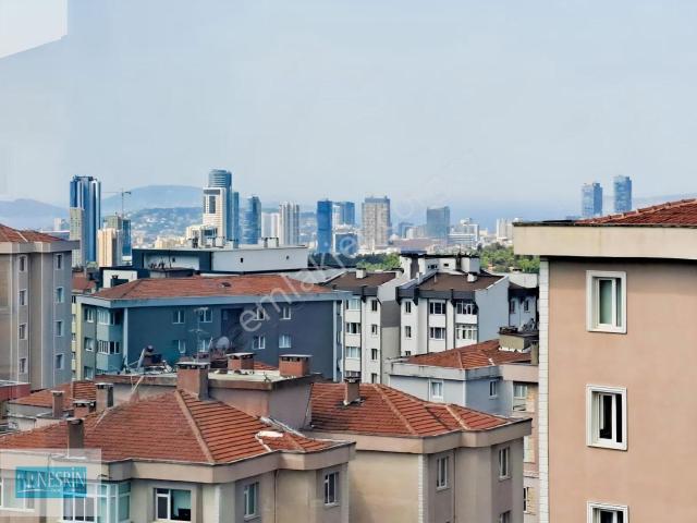 Nesrin Emlak'tan Cadde Kenarı Adalar Manzaralı Daire