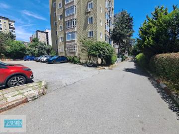 Nesrin Emlak Ayrıcalığı İle Cadde Üzeri Site İçi Fırsat Daire