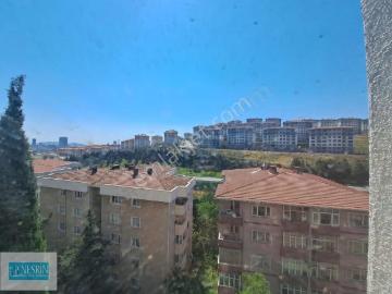 Nesrin Emlak Farkıyla F.s.m Caddesinde Ara Katta Manzaralı 2+1