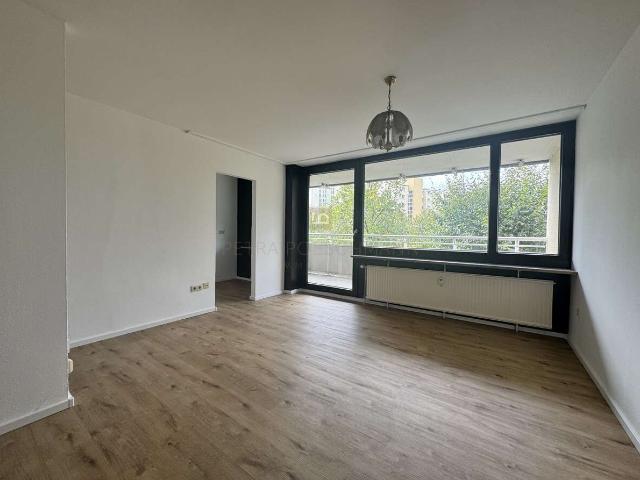 Nette 1 ZKB mit großem Balkon, Blick ins Grüne, separate EBK, TG, Aufzug, IN Nähe Audi