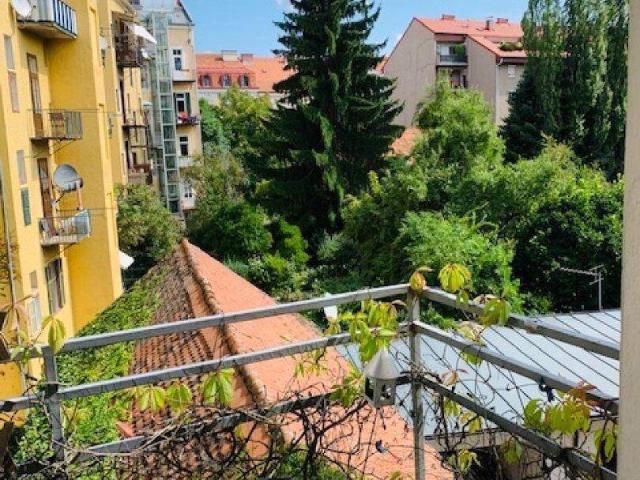 Nette 2 Zimmer Altbauwohnung mit Balkon in der Mandellstraße zu vermieten!