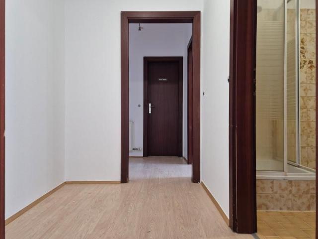 Nette 2 Zimmerwohnung, 43 m² WNFL, inkl. neuer Küche, Parkplätze vor dem Haus, schöner Allgemeingarten!