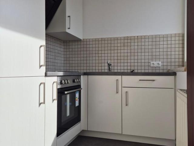 Nette 2 Zimmerwohnung, 43 m² WNFL, inkl. neuer Küche, Parkplätze vor dem Haus, schöner Allgemeingarten!