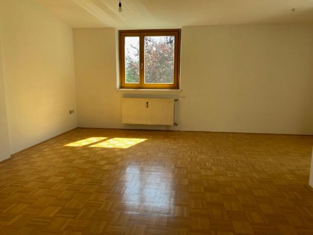 Nette 3 Zimmer Wohnung mit Balkon und Carportparkplatz