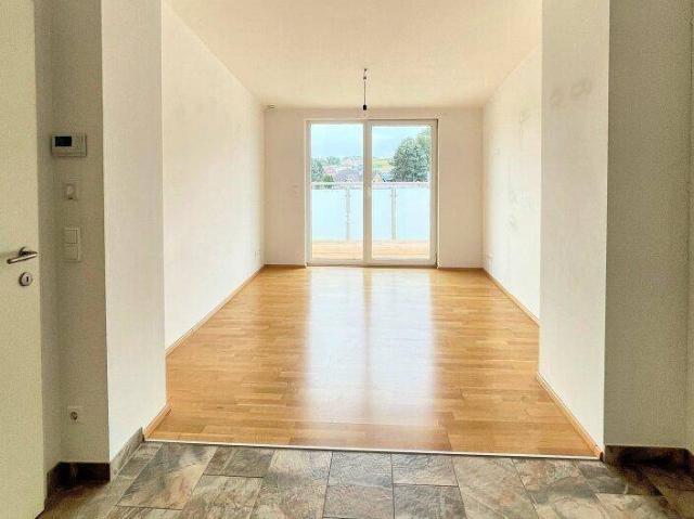 Nette Single Wohnung mit Balkon