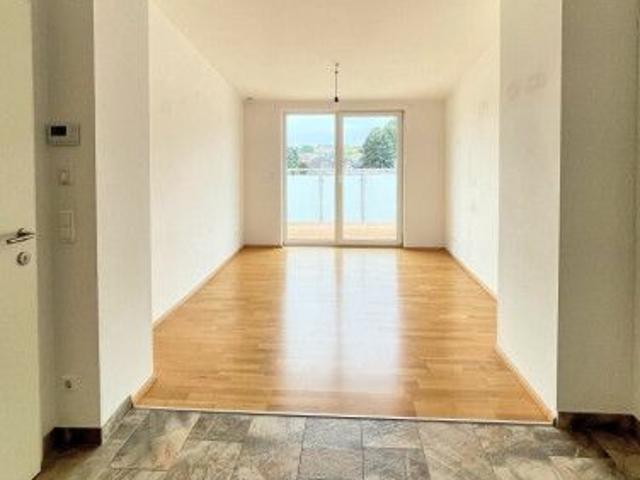 Nette Single Wohnung mit Balkon
