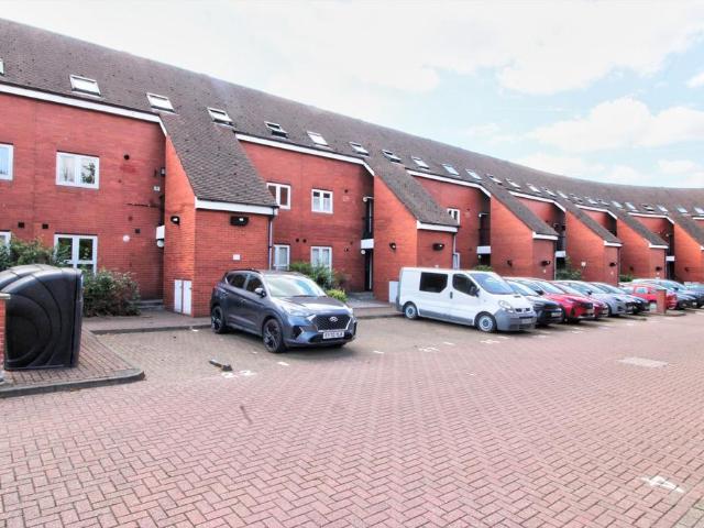 Netteswell Orchard, Harlow 1 bed maisonette to rent £1,150 pcm £265 pw