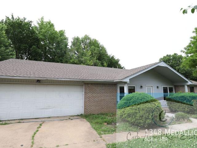 Nettleton Schools 6 bed/ 3 bath 2,500 sq.ft. back deck, fenced yard!