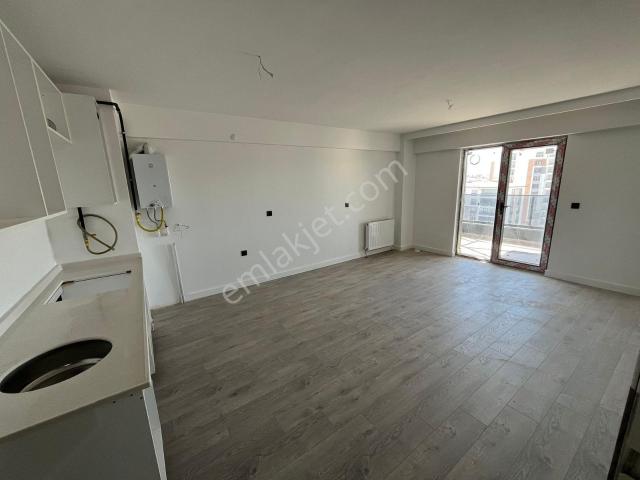 Net Yatırımdan 4 Mevsim Cadde Sitesinde Eşyalı Kiralık 1+1 Daire