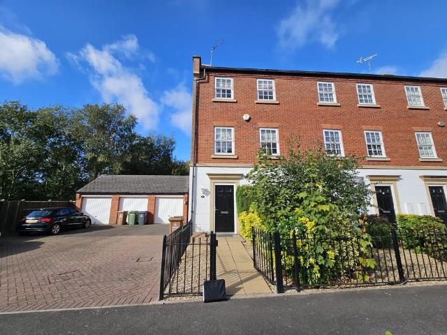 Nether Hall Avenue, Birmingham B43 3 bed townhouse to rent £1,500 pcm £346 pw