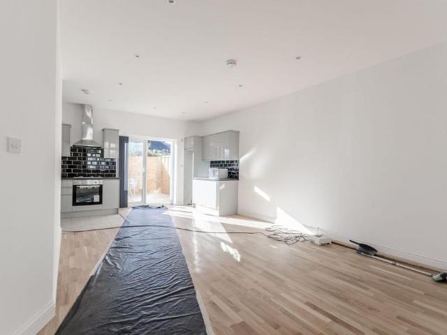 Netherfield Gardens, Barking. 4 bed house to rent £2,800 pcm £646 pw