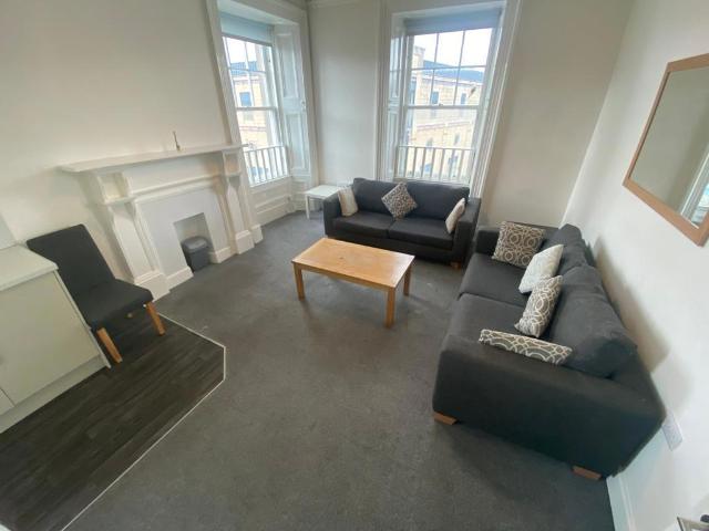 Nethergate, Dundee DD1 5 bed flat to rent £2,000 pcm £462 pw