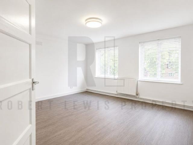 Netherlands Road, New Barnet, Barnet EN5, 2 bed flat to rent, £1,750 pcm | PrimeLocation