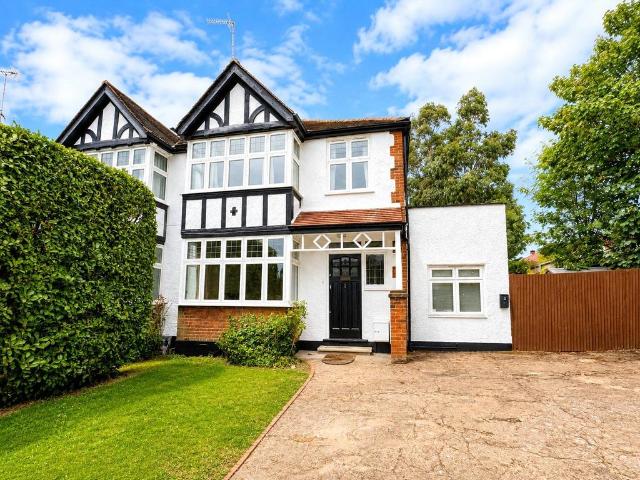 Netherlands Road, New Barnet, EN5 3 bed semi detached house to rent £2,550 pcm £588 pw