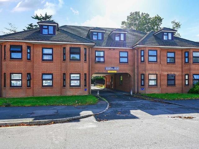 Netley Street, Farnborough, GU14 3 bed apartment to rent £1,600 pcm £369 pw