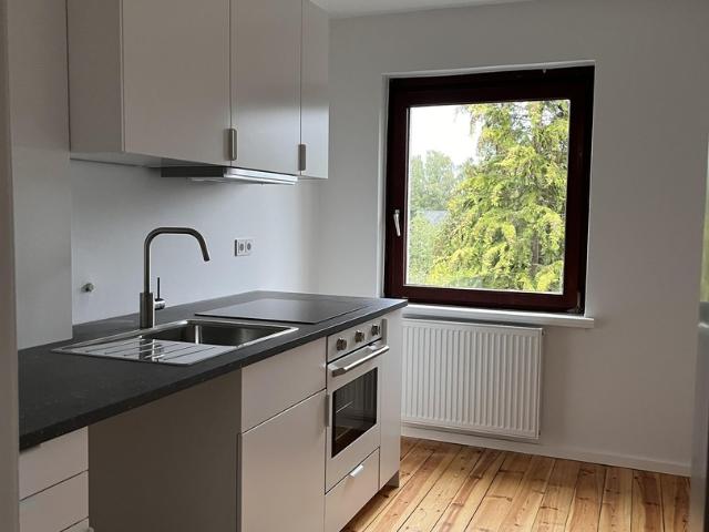 NEU*2 Zimmer Whg, teilsaniert & in Uni Lage
