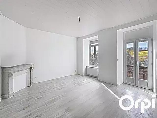 Neuvéglise sur Truyère 15260 Location appartement 3 pièces t3 balcon