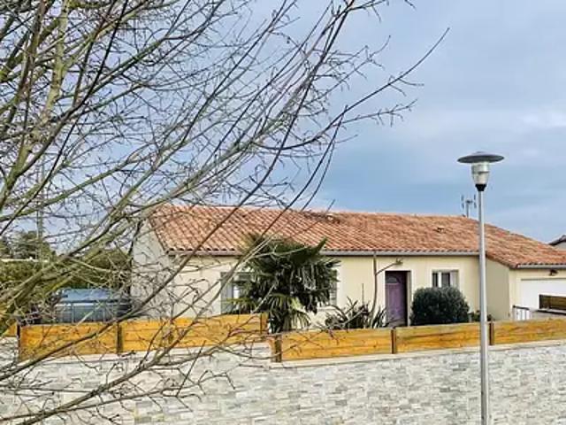 Neuville de Poitou 86170 Achat / Vente maison 5 pièces t5