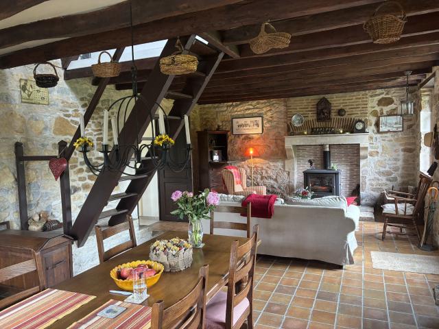 Neuvy le Barrois Maison authentique avec un terrain de 2 330 m2 dans un cadre rural paisible