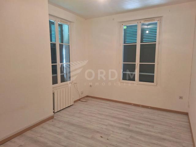 Neuvy sur Loire Logement de type F3 Jardin et garage
