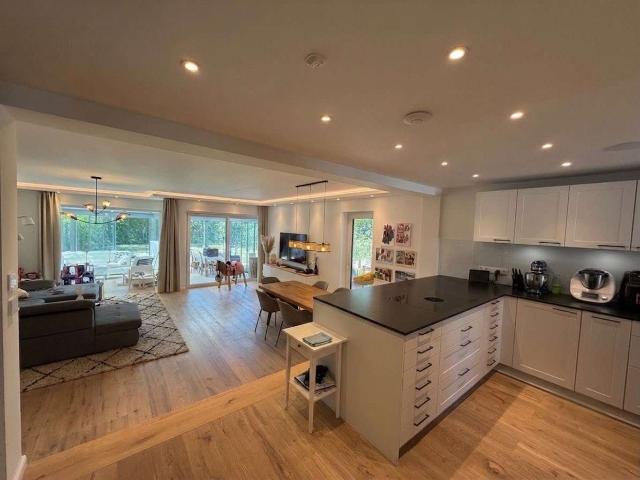 Neuw. Zuhause mit 441m² Wohn Nutzfl modernster Haustechnik, Indoorpool, Heimkino, Sommergarten