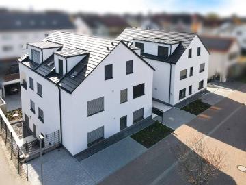 Neuwertig & hochwertig: 3 Zimmer Wohnung mit Balkon, 2 Bädern & Carport in Ladenburg *bald bezugsfrei