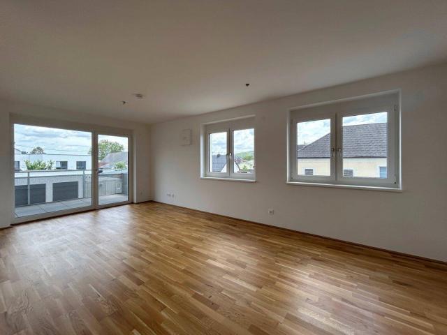 NEUWERTIG, HELL UND MODERN 3 ZIMMER WOHNUNG IN SIERNING