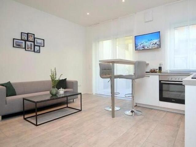 NEUWERTIG | Möblierte 1 Zimmer Wohnung mit Terrasse + Stellplatz