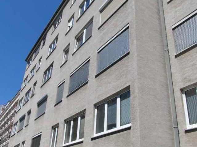 Neuwertig, Ruhelage, gleich bei U3, 4 Zimmer Wohnung mit Küche und Lift in 1110 Wien