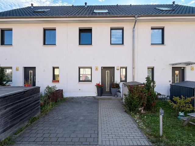 Neuwertig und familienfreundlich: Reihenmittelhaus mit Wärmepumpe in Saarmund