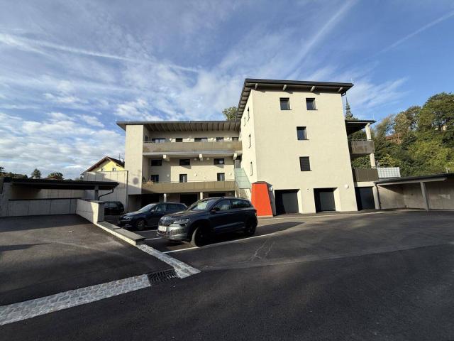 Neuwertige Maisonette Eigentumswohnung mit Reihenhauscharakter, Garten und Garage