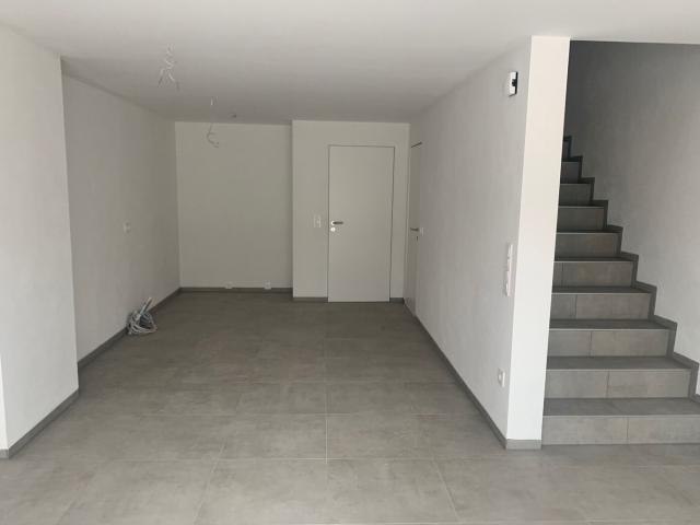 Neuwertige Maisonette Eigentumswohnung mit Reihenhauscharakter, Garten und Garage