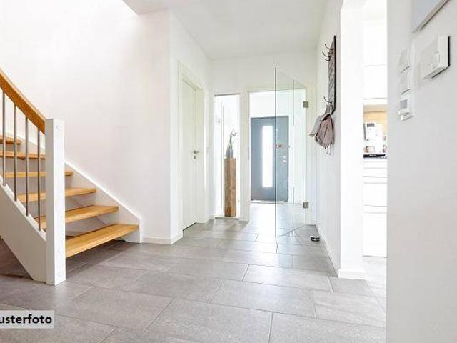 Neuwertige Maisonette Wohnung mit Garten, Terrasse & Carport
