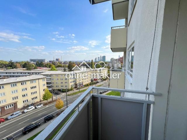 Neuwertige möblierte 1 Zimmer Wohnung mit Balkon & Skyline Blick in Frankfurt Sachsenhausen