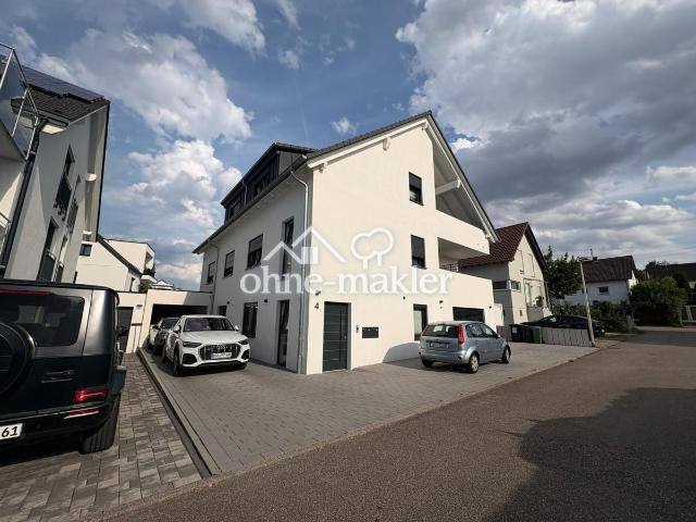 Neuwertige Moderne 2,5 Zimmer Wohnung mit Balkon und Einbauküche