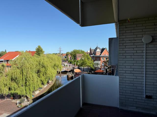 Neuwertige Obergeschosswohnung mit Balkon in zentraler Lage am Hauptkanal
