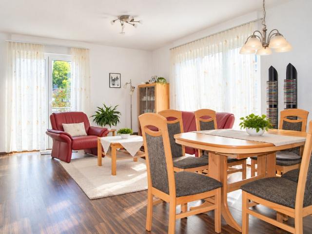 Neuwertige Balkonwohnung mit Guter Ausstattung in OV Steinenbrück!