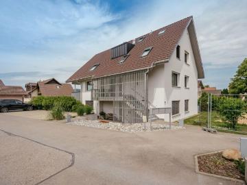 Neuwertige Dachwohnung nahe bei Zürich