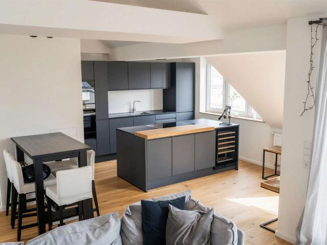 Neuwertige Dachgeschoss Wohnung über den Dächern von Neuehrenfeld!